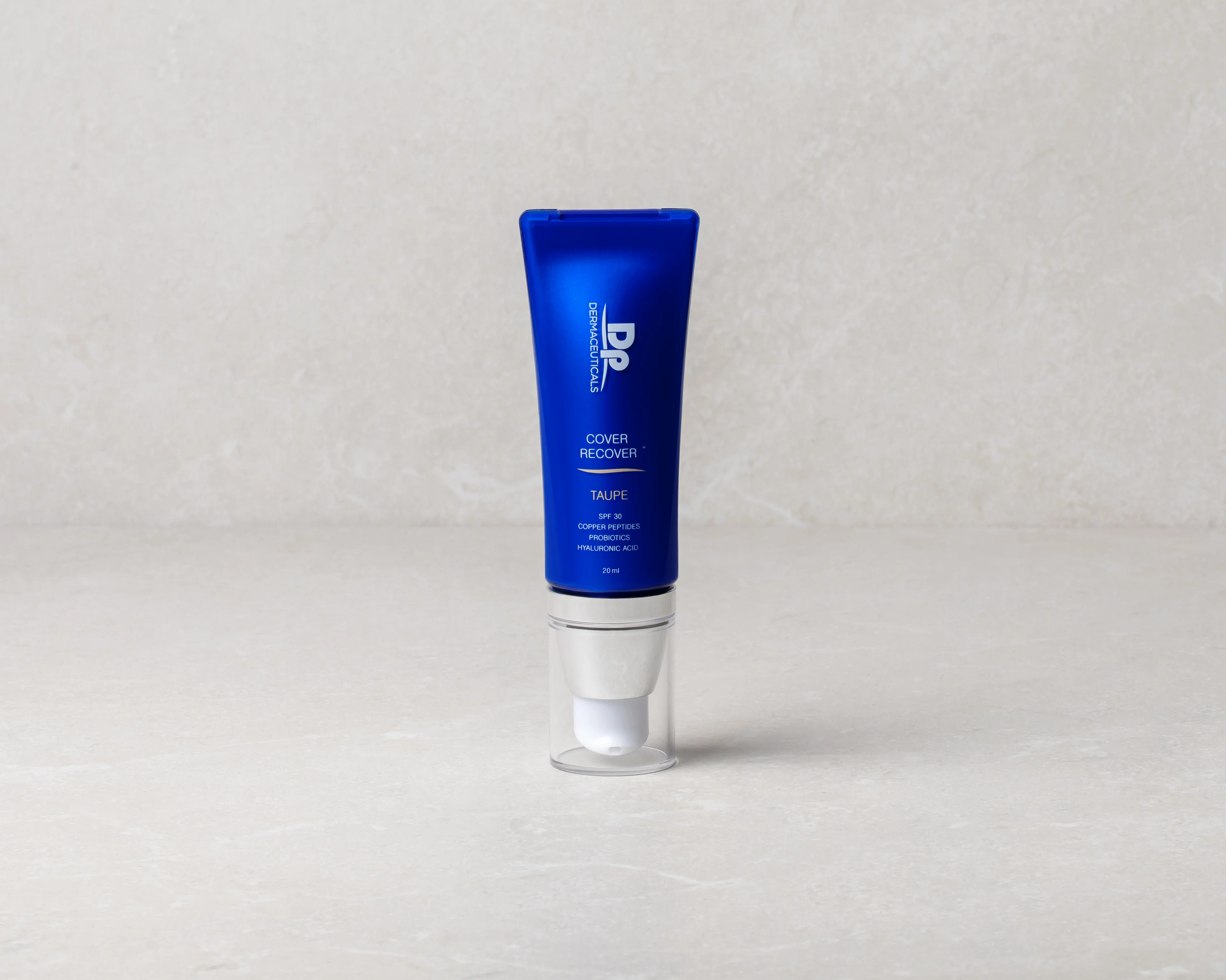 Cover Recover Taupe 20 ml - 2020 08 25 dermapen world day 4 079 - DPD-CR-TAUPE-20