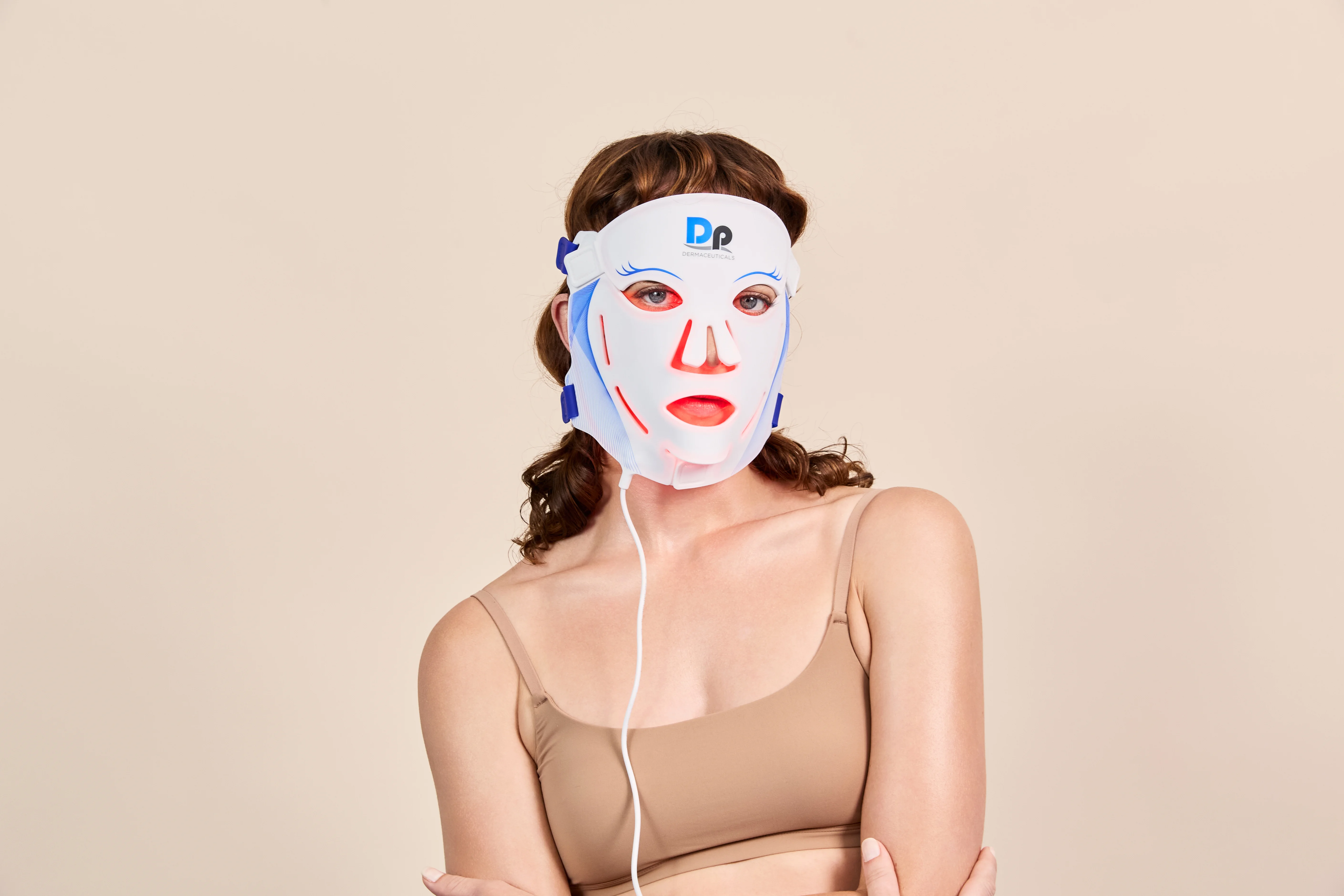 Dermapen&trade; L.E.D. Face + - Ledfaceroutine turnonledmask2 - DPD-LED-KIT-FACE-1